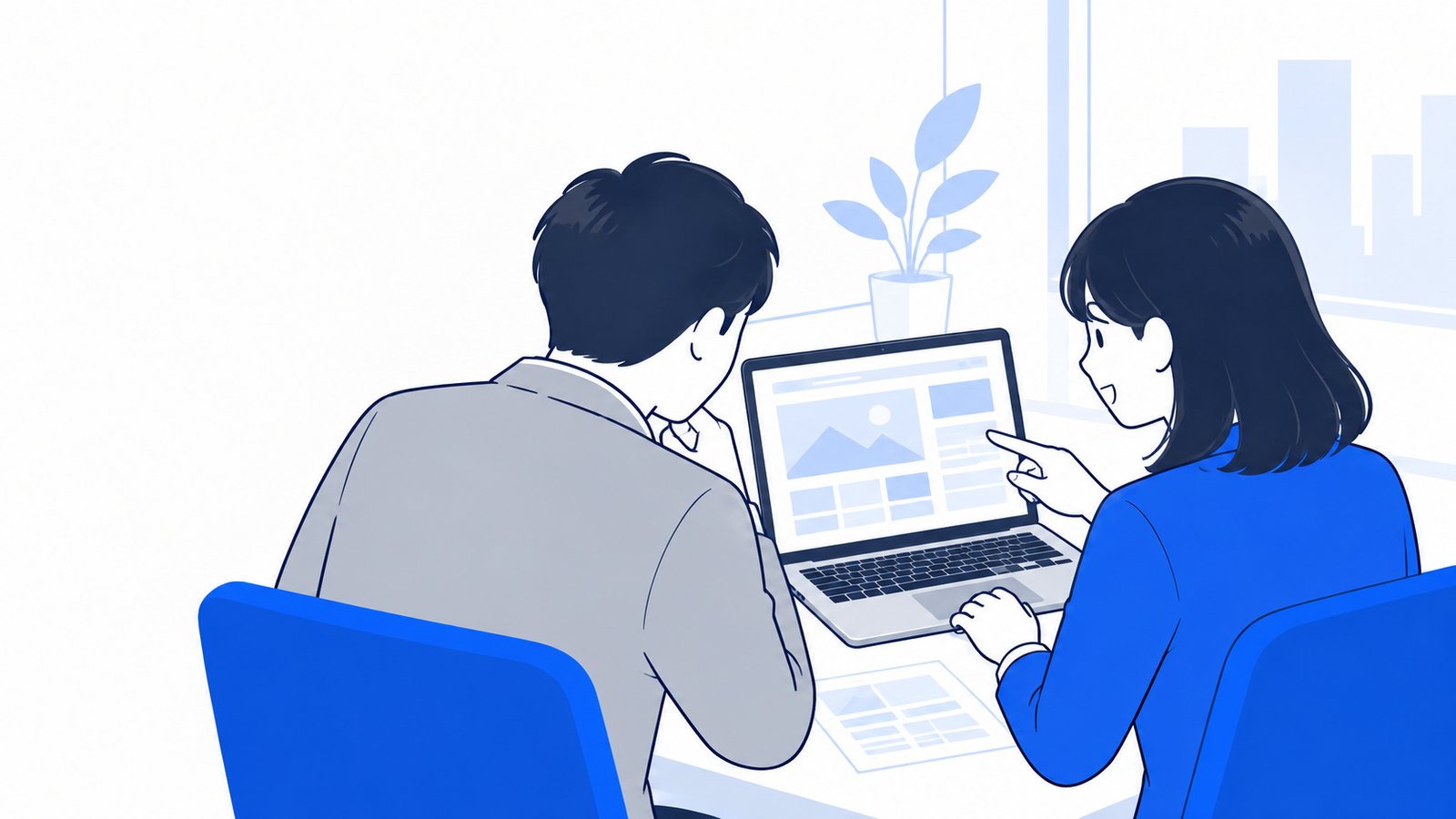 ノートPCの画面に表示された画面案を、同僚と一緒に見ながら相談している会社員