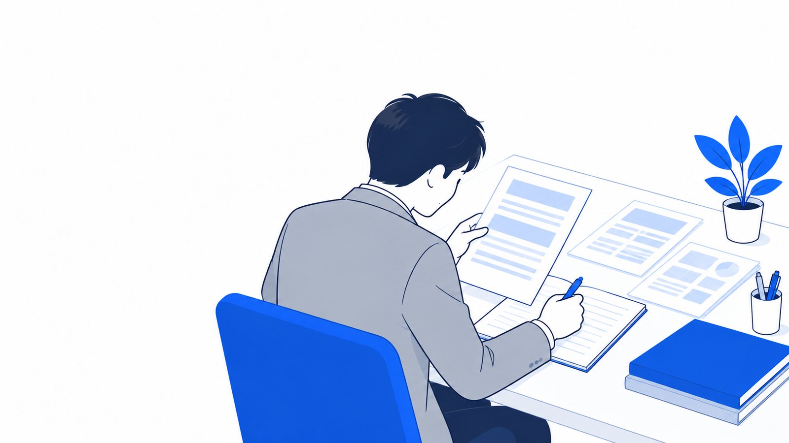 就業規則の書類を机に広げ、メモを取りながら確認する会社員