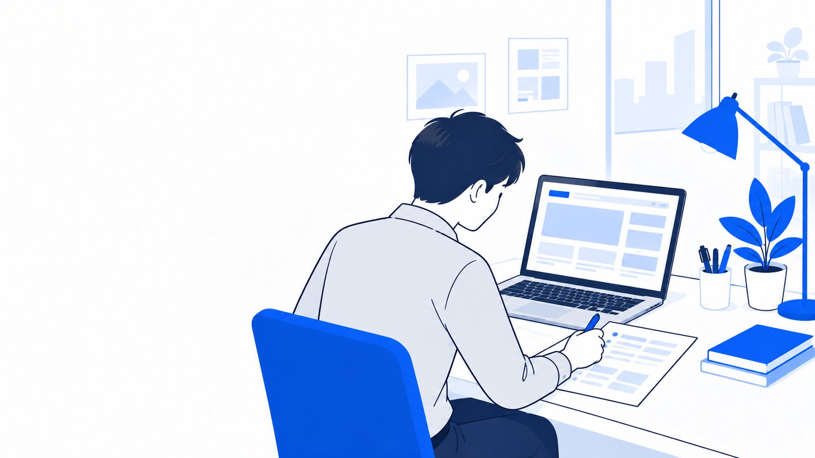 ノートPCの画面を見ながら、紙のメモにあらすじを書き出す書き手