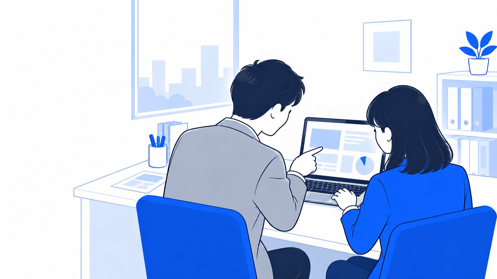 小さな事務所で上司と部下がノートPCを見ながら仕事の分担を話している様子
