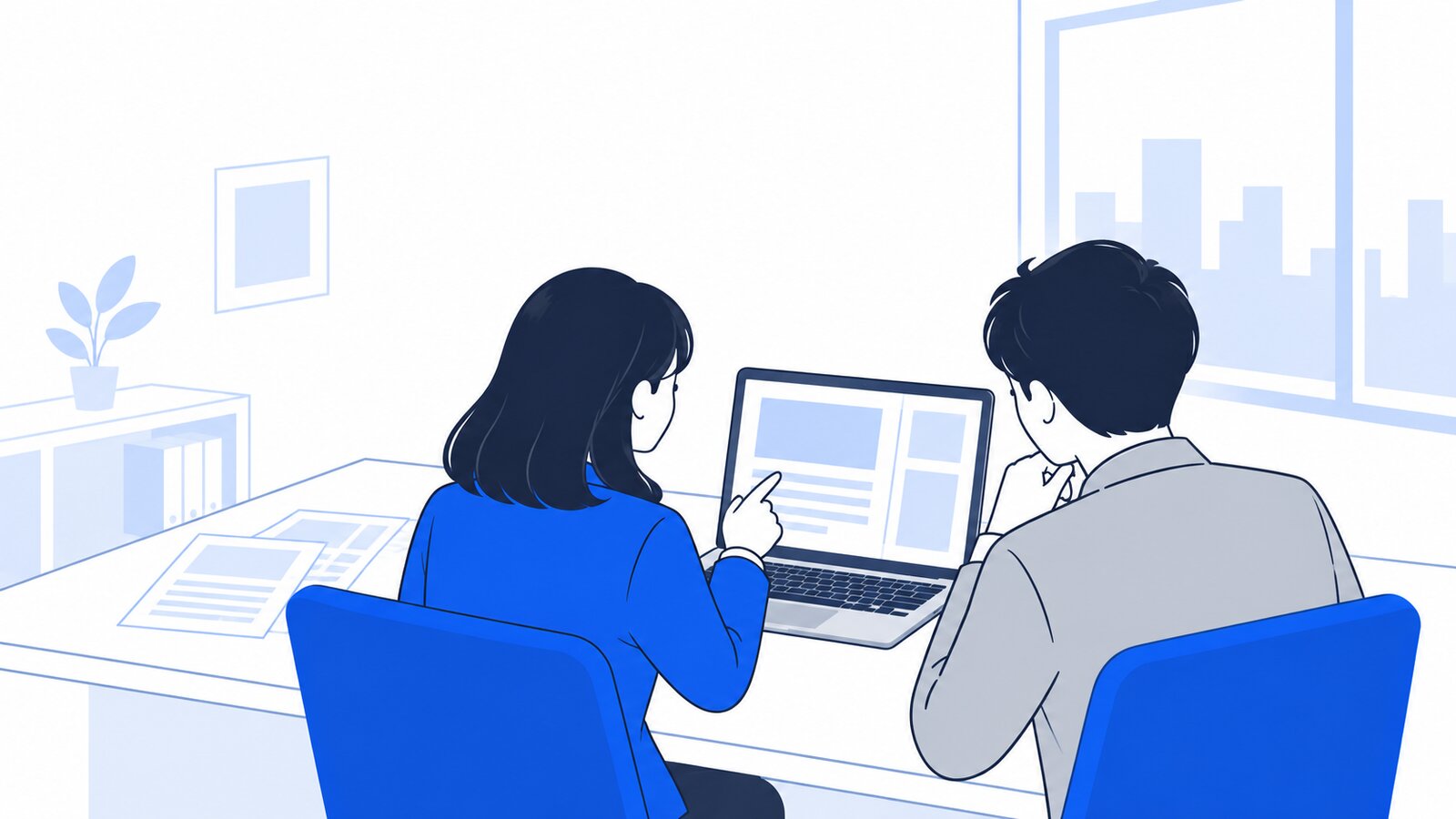 小さな事務所で、社員がノートPCを見せながら上司に完成した書類を説明している場面