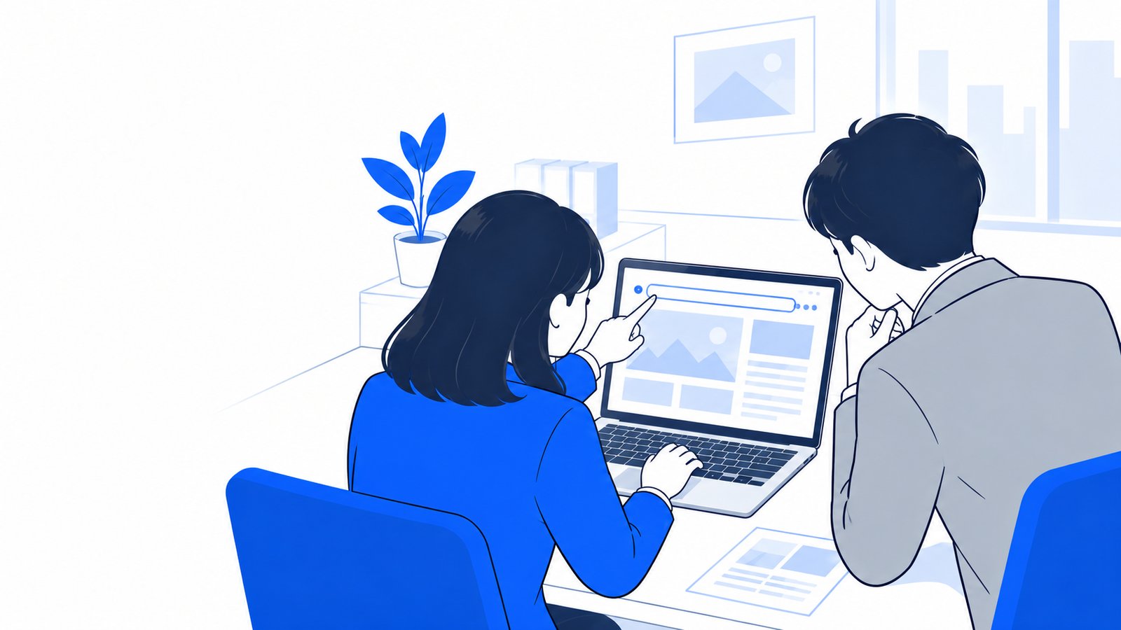 担当者がノートPCで自社サイトのアドレスを確かめながら、上司と公開先を相談している